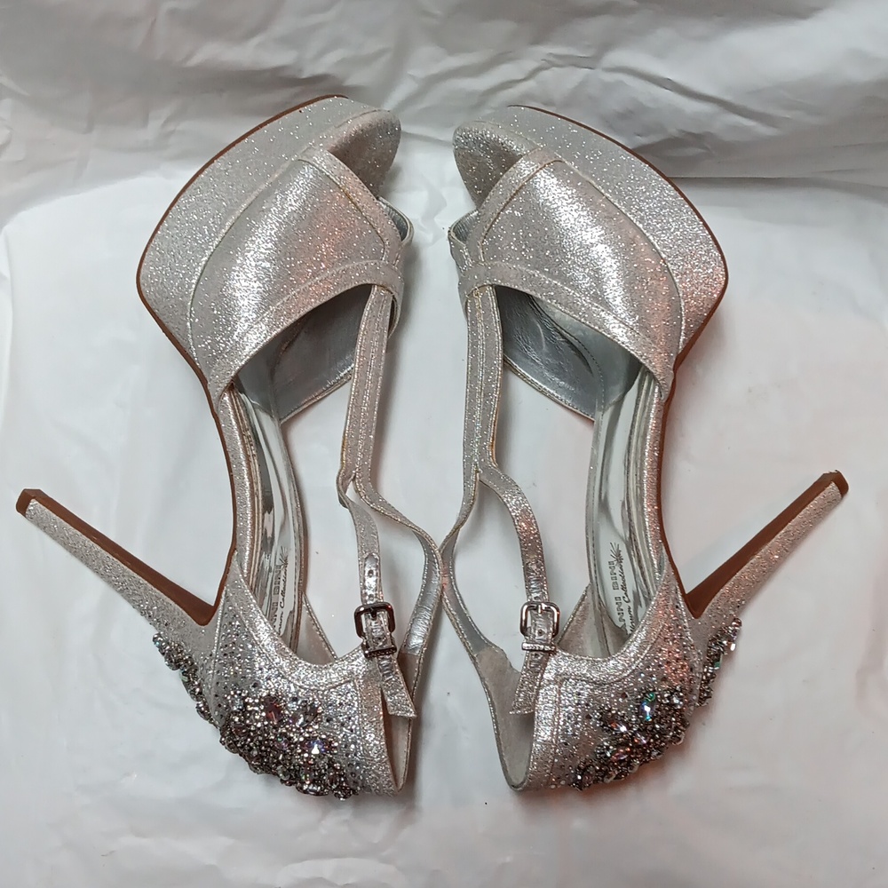Gianni Bini Silver Heels with Peep-Toe Design and Stiletto Heel Size 10 - Picture 8 of 16